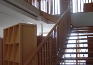 Schulkomplex Gemeinde Au - Dorfsaal - Bücherei EG mit Büchereinrichtung